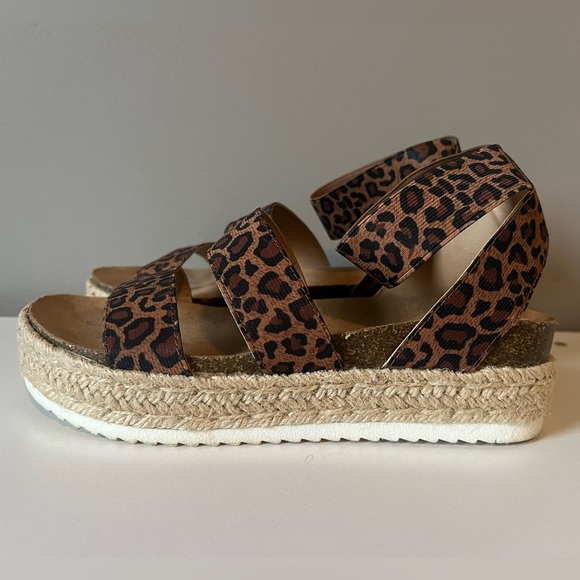Time & Tru Leopard Platform Sandals - Picture 1 of 8
